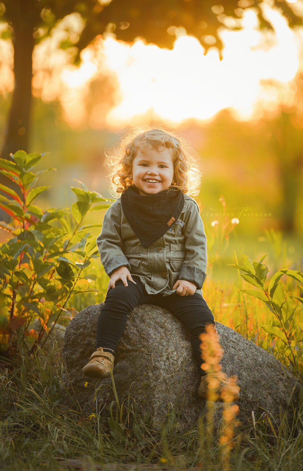 Familienfotoshooting im Herbstlaub und Licht