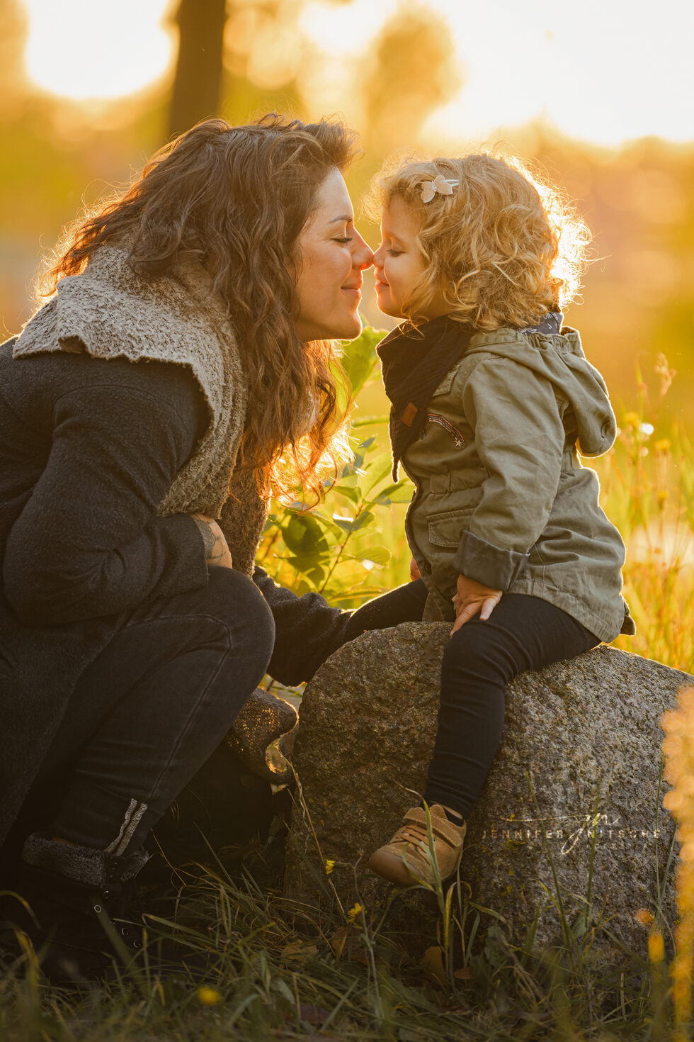 Familienfotoshooting im Herbstlaub und Licht